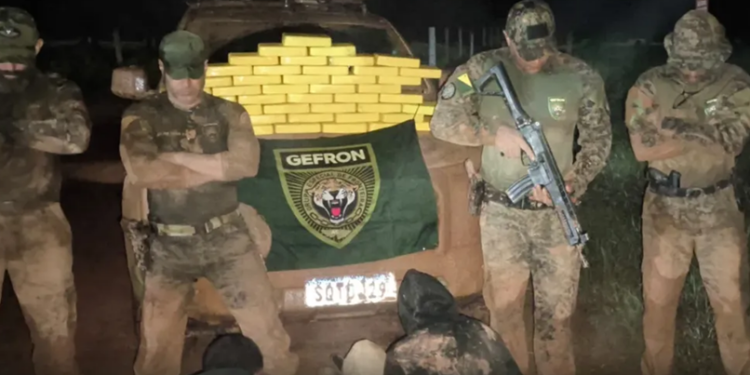 Gefron apreende 45 kg de cocaína em Estrada Transacreana na madrugada deste sábado (04)