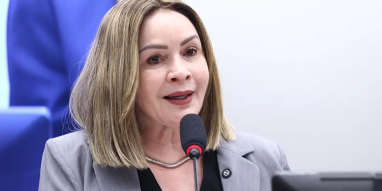 “Tragédia é não ter tempo pra viver”, diz deputada Socorro Neri sobre escala 6×1