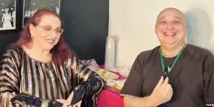 Cida Moreira canta Angela Roro