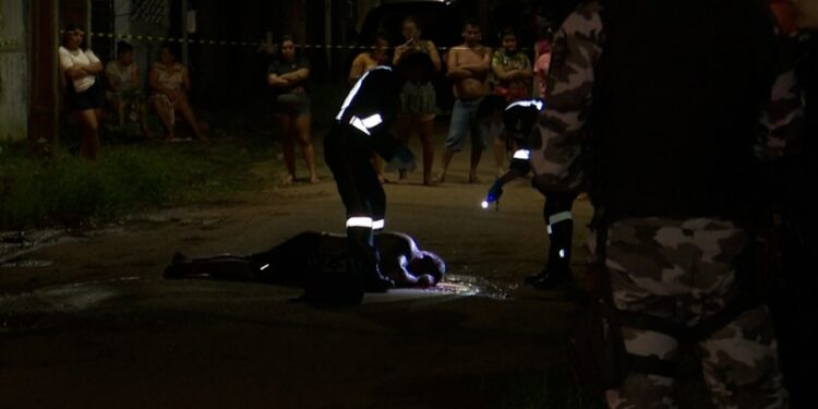 Comerciante é executado a tiros em frente ao próprio estabelecimento na noite de quarta-feira (22) em Rio Branco