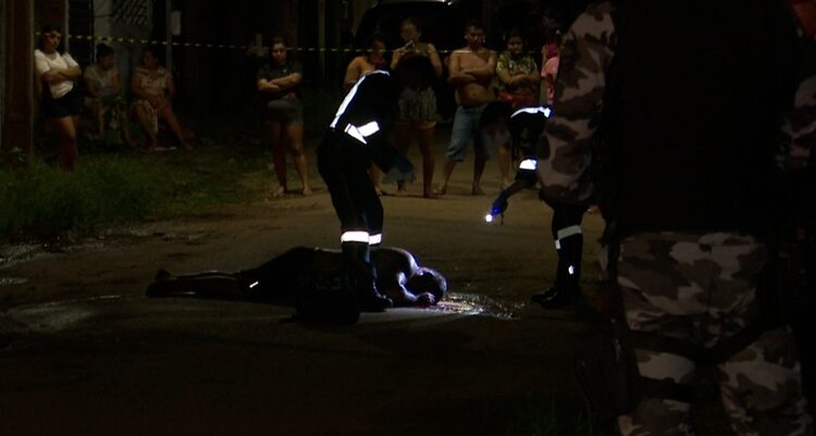 Comerciante é executado a tiros em frente ao próprio estabelecimento na noite de quarta-feira (22) em Rio Branco