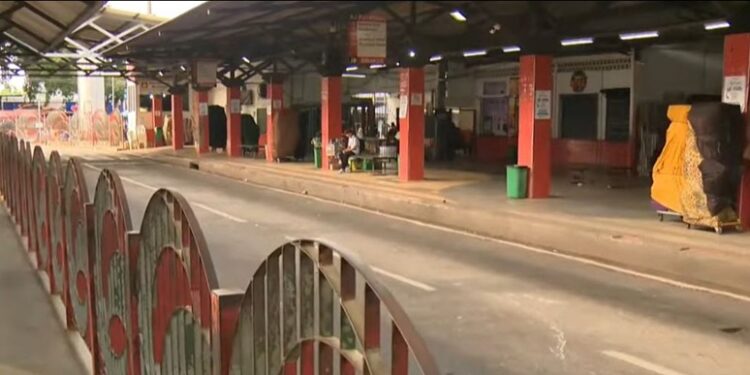 Paralisação total de ônibus deixa Rio Branco sem transporte público nesta manhã