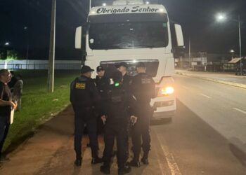 PMAC intercepta carreta da Ricco Transportes após decisão judicial que proíbe retirada de bens