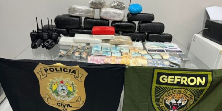 Ação conjunta da Polícia Civil e Gefron desarticula depósito de drogas no bairro Telégrafo, em Cruzeiro do Sul