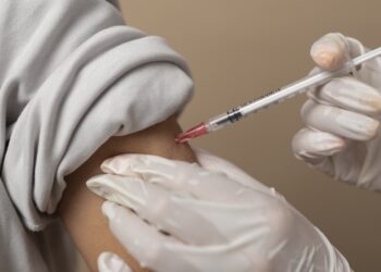 Nova regra exige que empresas orientem funcionários sobre vacinação e exames de câncer