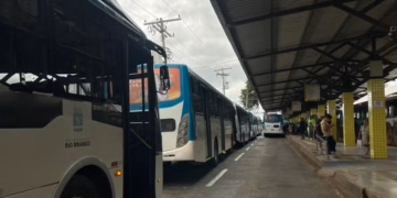 Motoristas podem retomar paralisação total do transporte público nesta sexta-feira (24) se acordo não for cumprido; entenda