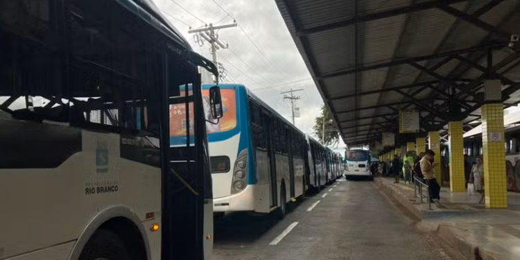 Motoristas podem retomar paralisação total do transporte público nesta sexta-feira (24) se acordo não for cumprido; entenda