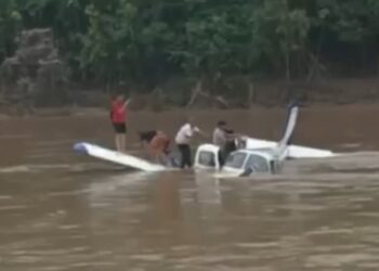 Avião monomotor pode ter tentado fazer pouso forçado antes de cair no rio Tarauacá, informa CBMAC