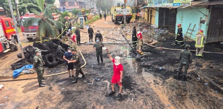 Bombeiros acreanos atuam por 6 horas em incêndio de grande proporção na Bolívia