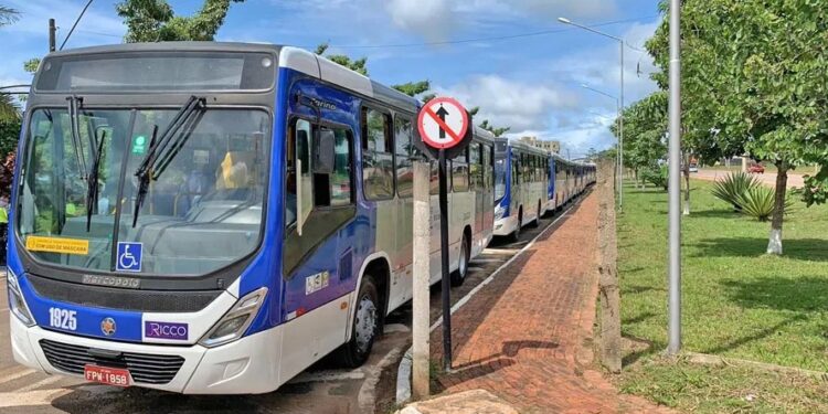 Justiça determina que Prefeitura e Rico apresentem contrato do transporte coletivo após pedido do sindicato