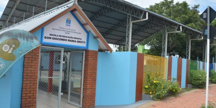 Greve de servidores da Educação mantém mais de 50 escolas e creches paralisadas em Rio Branco
