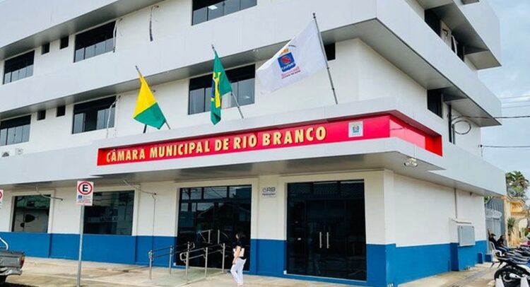 “O que me assusta é você ver médico lotado no gabinete do secretário”, diz sindicalista em denúncia na Câmara de Rio Branco