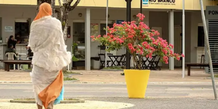Levantamento indica que 85% da população em situação de rua em Rio Branco faz uso de álcool ou drogas