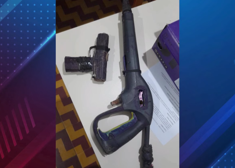 Aluno de 11 anos é apreendido após entrar com simulacros de arma em escola de Rio Branco