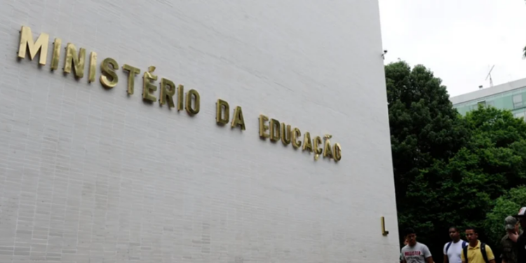Após ataque em escola, MEC envia equipe de especialistas ao Acre