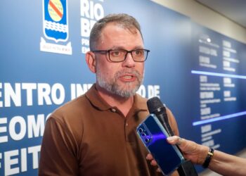 Ao comentar reajuste salarial durante greve da Educação, Alysson Bestene afirma: “A gente não vai cometer loucuras”