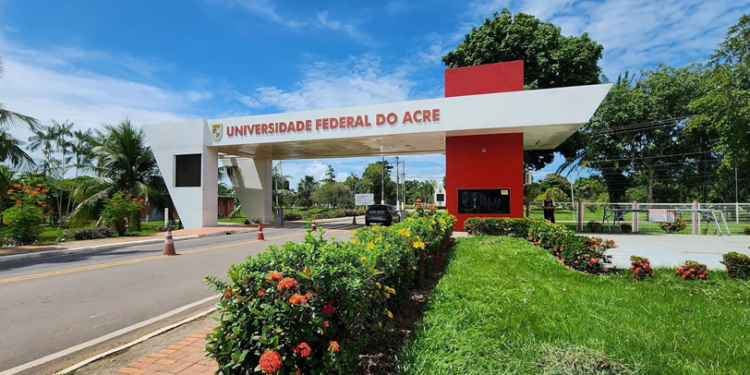 Centro de Idiomas da Ufac abre vagas para cursos com certificado nesta segunda-feira (11) em Rio Branco