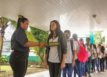 “Qualquer um pode entrar aqui e nos atacar”: medo e insegurança ainda marcam retorno às aulas após ataque em escola