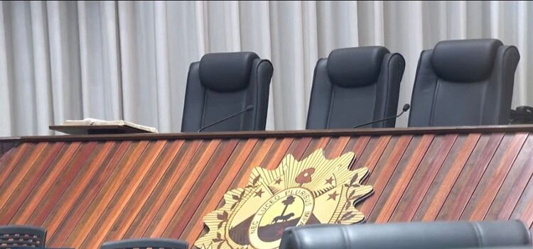 “Escala 1×6” na Aleac? Deputados somem e sessão é cancelada por falta de quórum