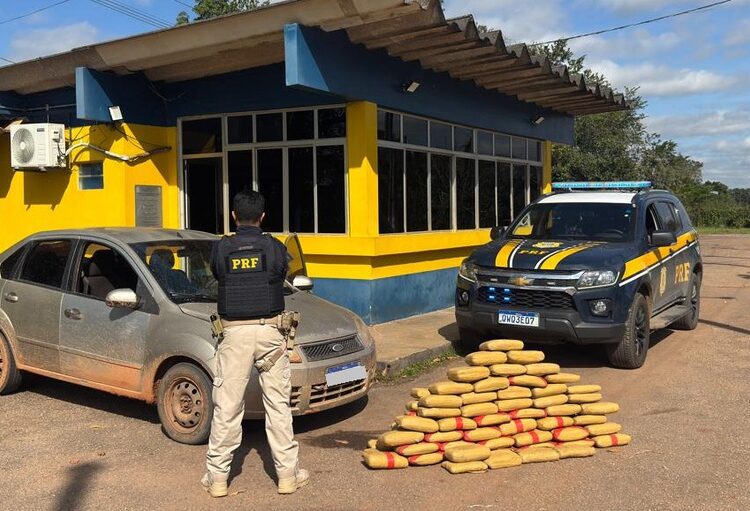 PRF apreende 90 kg de skunk na BR-317 em Senador Guiomard