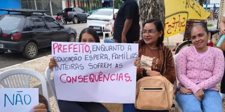 Secretário diz que reajuste de 10% pedido por professores depende de arrecadação e nova análise orçamentária