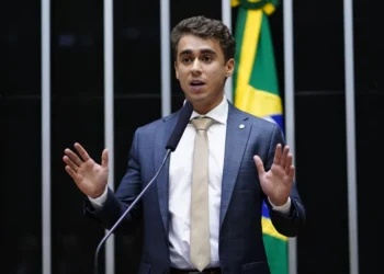 “O que está devastado é o povo”, diz Nikolas Ferreira ao anunciar viagem ao Acre