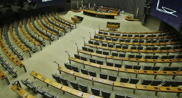 PEC 6X1: Líderes da câmara solicitam retirada da transição de 10 anos