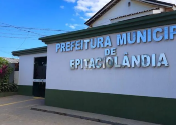 Com contas bloqueadas, prefeito afirma que Epitaciolândia desembolsa R$ 480 mil por mês para quitar débitos