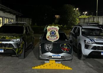 Operação policial apreende mais de 36 kg de drogas escondidas em veículo no interior do Acre