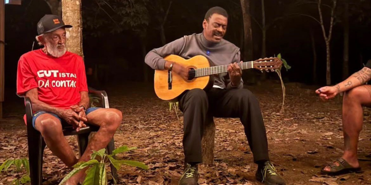 Seu Jorge visita a Reserva Chico Mendes e se reúne com lideranças extrativistas no Acre