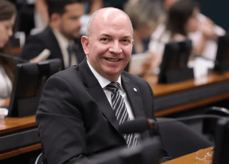 Gerlen Diniz declara apoio a Renan Santos para presidente e critica Bolsonaro: “Protegeu a família acima do país”