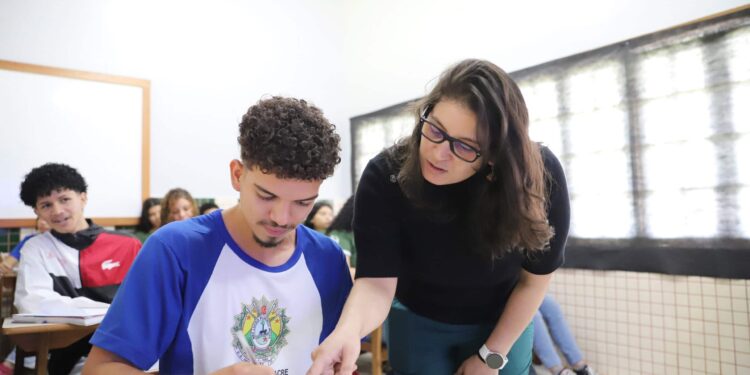 Estado convoca profissionais da Educação para entrega de documentos e contratação temporária