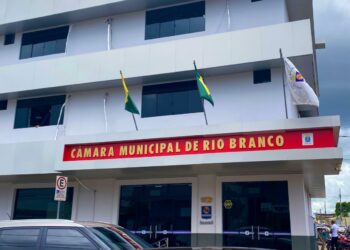 Após parecer apontar impedimento, Câmara junta declaração orçamentária em projeto que elevou auxílio-saúde de vereadores
