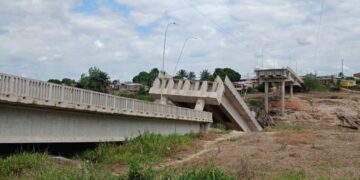 Construtora atribui queda da ponte Frei Paolino a fenômeno de “terras caídas” em Sena Madureira