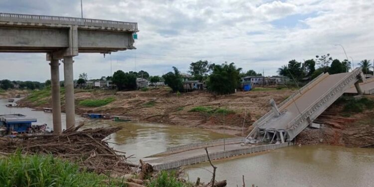 MPAC e TCE abrem apurações sobre desabamento de ponte em Sena Madureira