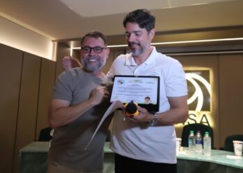 Prefeito de Rio Branco é homenageado durante lançamento de olimpíada de educação financeira