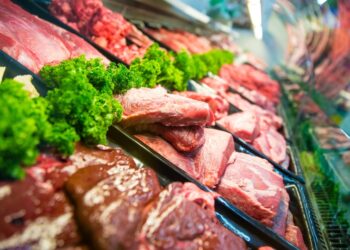 Carne fica mais cara em Rio Branco e supermercados têm maiores altas, aponta pesquisa do PET Economia da Ufac