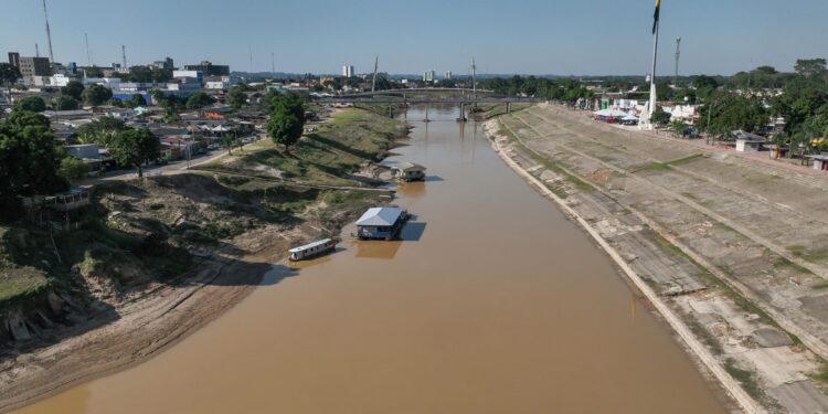 Rio Acre pode ficar abaixo de 2 metros nos próximos dias e Defesa Civil alerta para seca severa