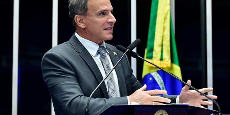 “Uma proposta cria uma camisa de força; a outra dá liberdade”, afirma Marcio Bittar sobre PEC trabalhista