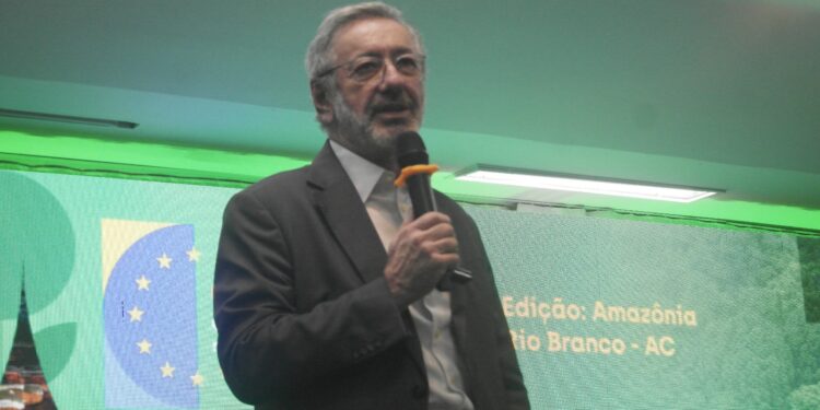 Acre está perto de bater recorde histórico de exportações, diz ministro do Desenvolvimento
