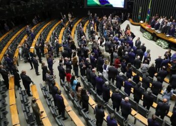 Congresso deve decidir sobre “taxa das blusinhas” nesta segunda