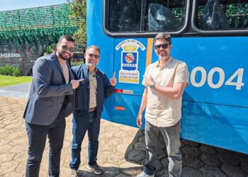 Alysson Bestene acompanha fabricação de novos ônibus que vão integrar transporte coletivo de Rio Branco