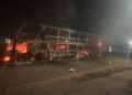 Jovem é preso suspeito de incendiar ônibus avaliado em R$ 2 milhões, carro e moto em Assis Brasil