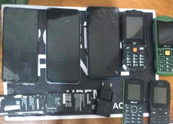 Polícia Penal apreende celulares arremessados para dentro do Presídio de Sena Madureira