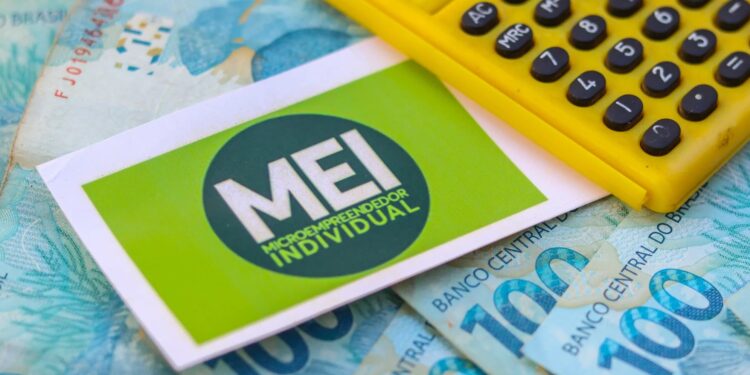 Governo lança pacote para MEIs com perdão de dívidas, Pix de até R$ 5 mil e novo teto