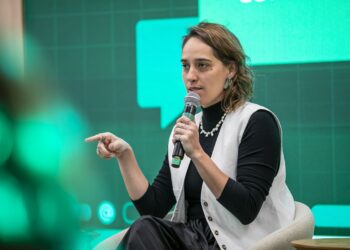 Educação financeira deve ir além das contas e estimular pensamento crítico, diz especialista sobre projeto no Acre