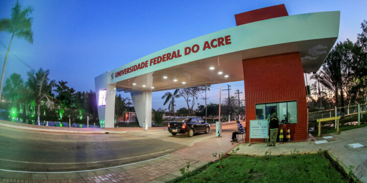 Perfil do DCE da Ufac é suspenso após mobilização pró-Lula; entidade tenta recuperar acesso